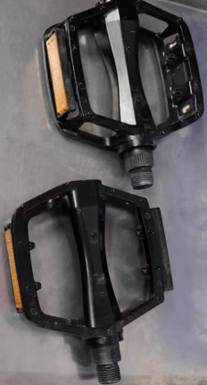 A pair of pedals for U7/M40/M50/Ultra